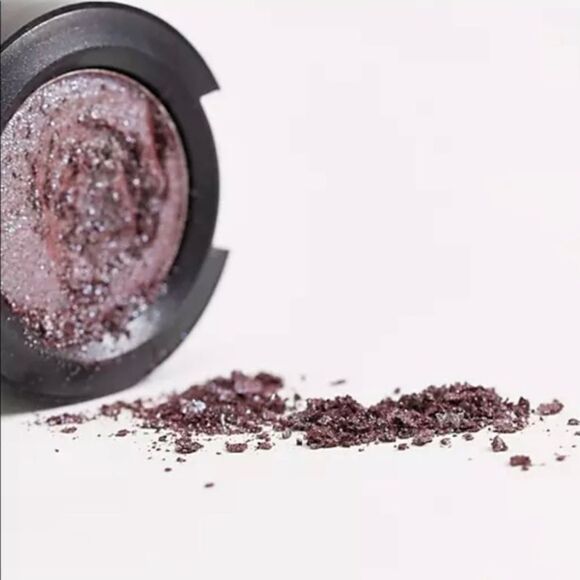 MAC Starry Night Frost Finish Eyeshadow - Picture 3 of 12